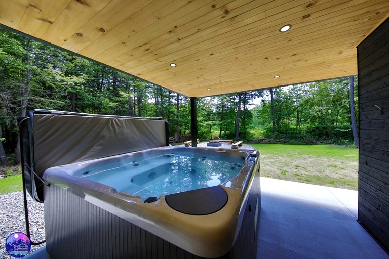 Villas (Canada, Newport, Nova Scotia)