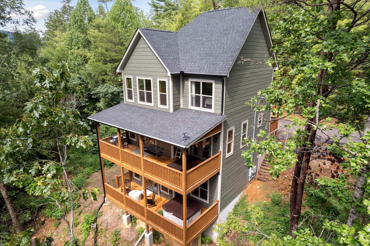Impressive Cabin Retreat with Game Room and Beautiful Exterior Living Space in Sevierville, Tennessee