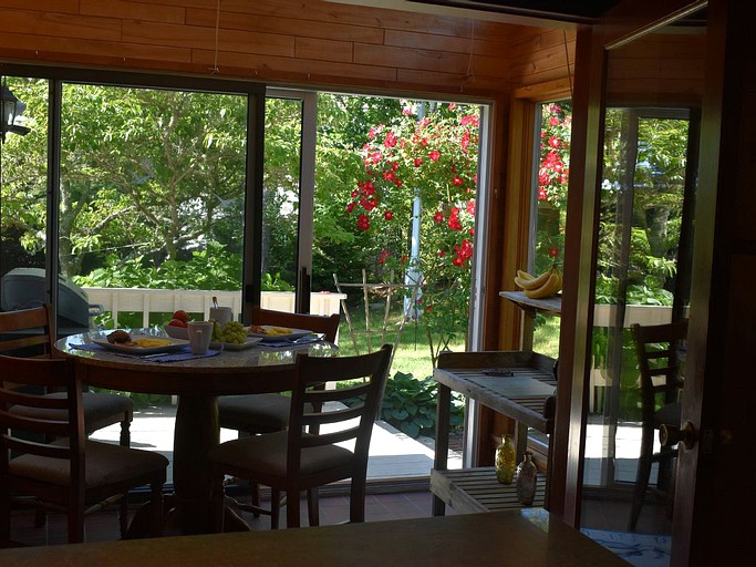 Cabins (North Chatham, Massachusetts, United States)