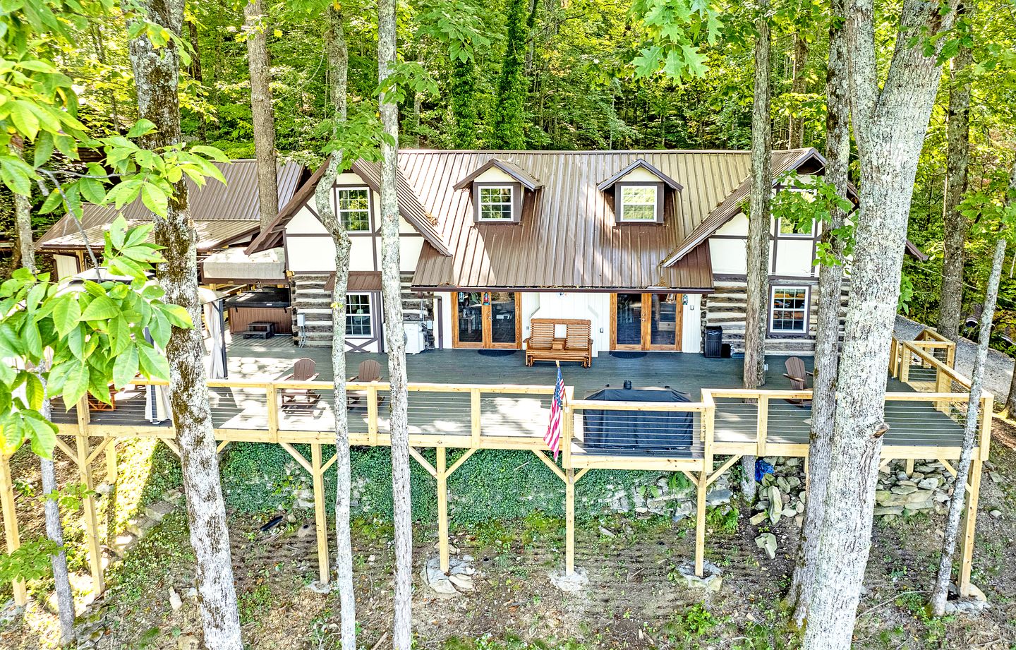 Quaint Cabin with Spa and Game Room in Topton, North Carolina
