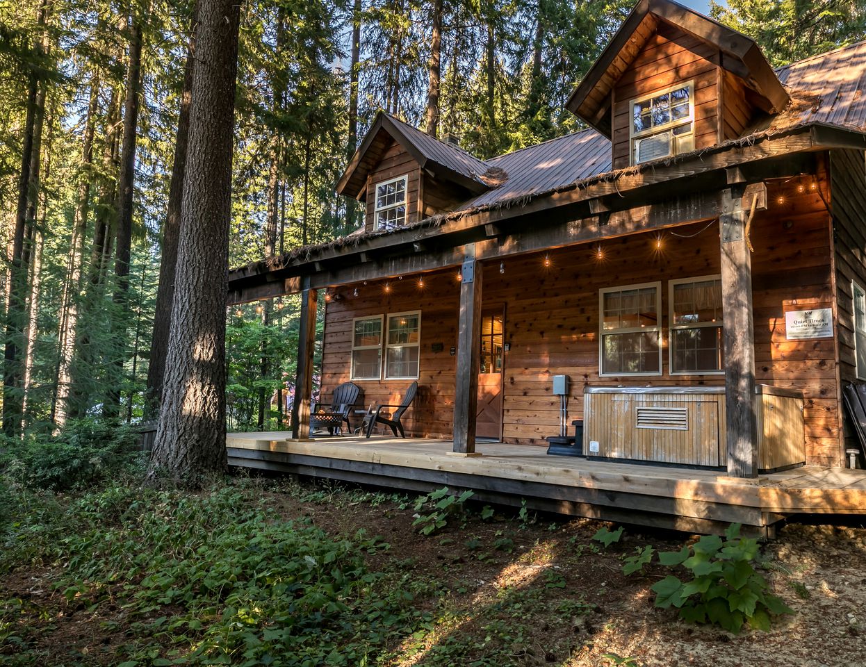 Cozy Cabin Nestled in the Foothills of the Majestic Cascade Mountains with Hot-Tub by Lake Wenatchee For an Outdoor Escape, Washington