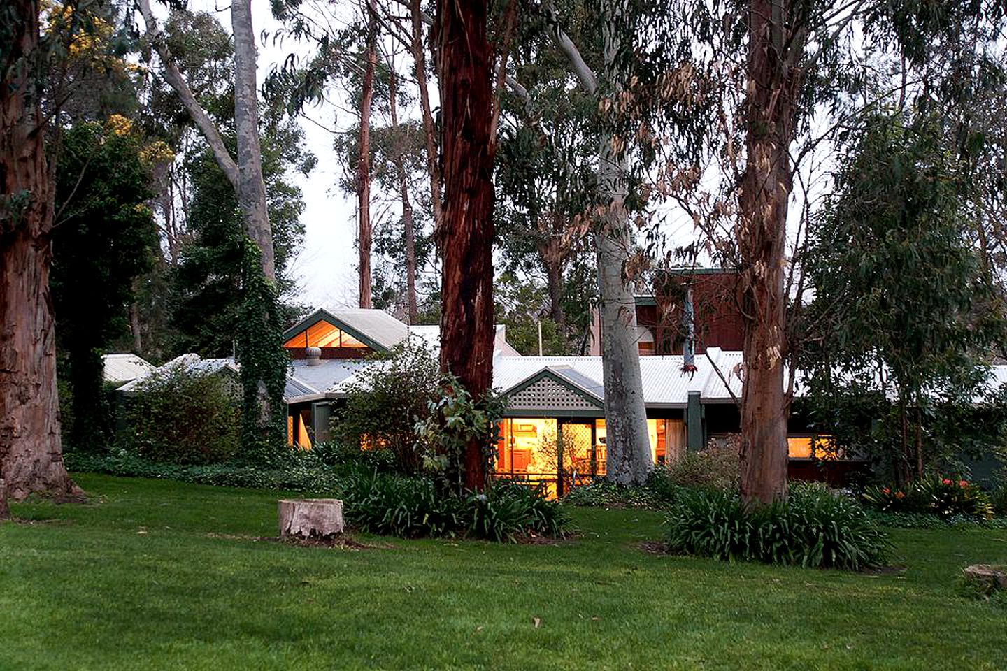 Vacation Rentals (Mount Gambier, South Australia, Australia)