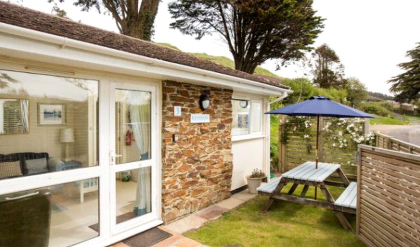 Cottages (Mawgan Porth, England, United Kingdom)
