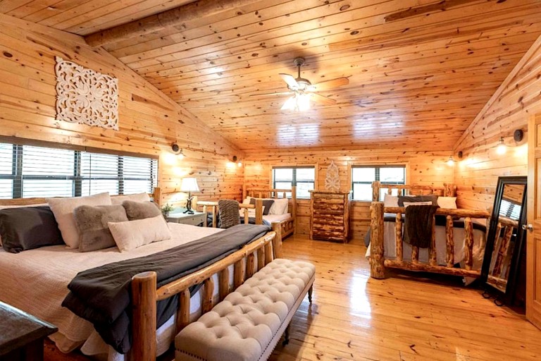 Log Cabins (United States of America, Broken Bow, Oklahoma)