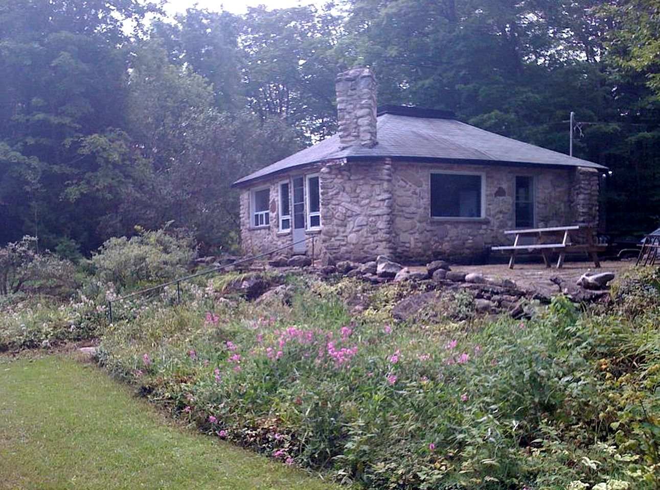 Cottages (Barrow Bay, Ontario, Canada)