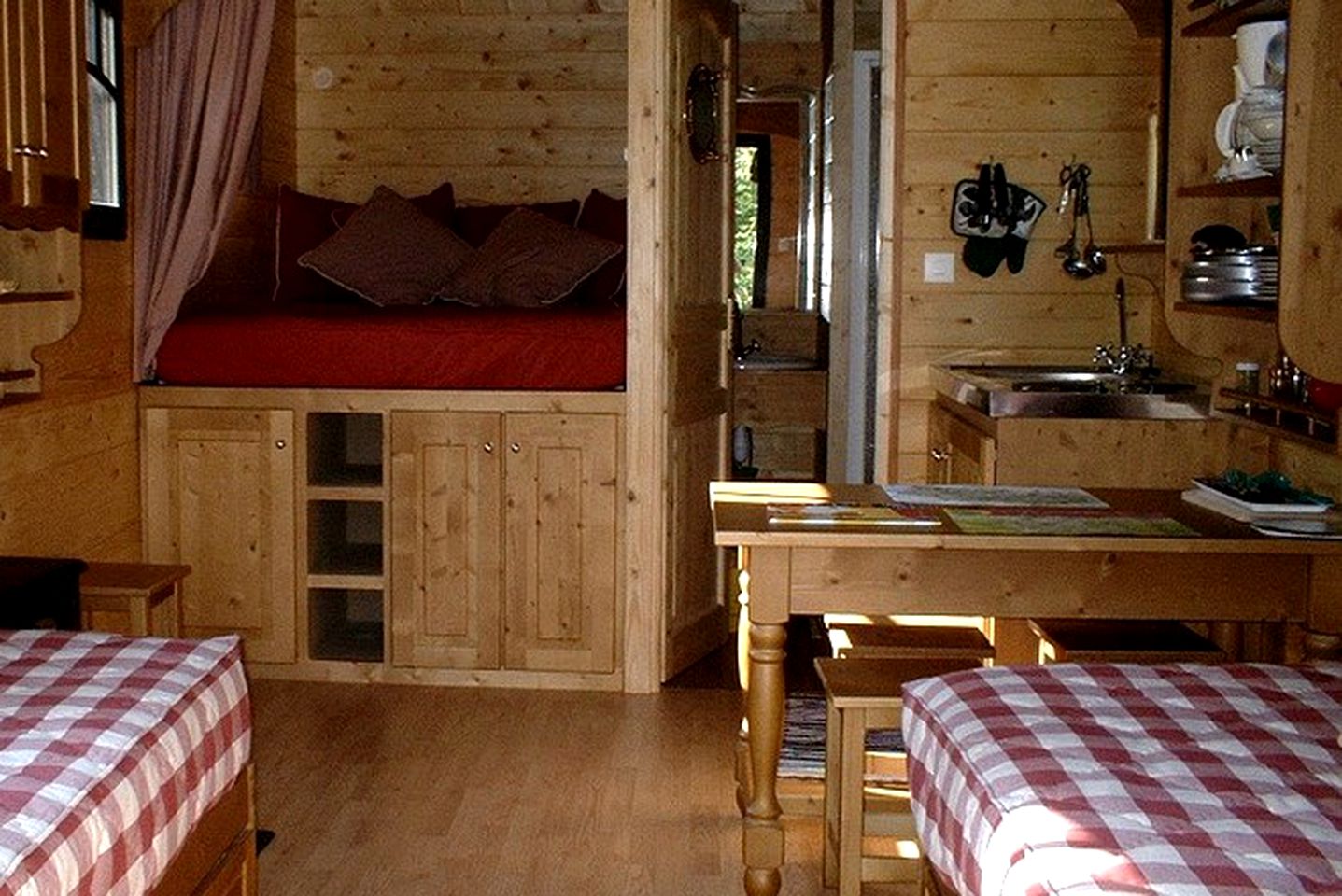 Caravans (Vermand, Hauts-de-France, France)