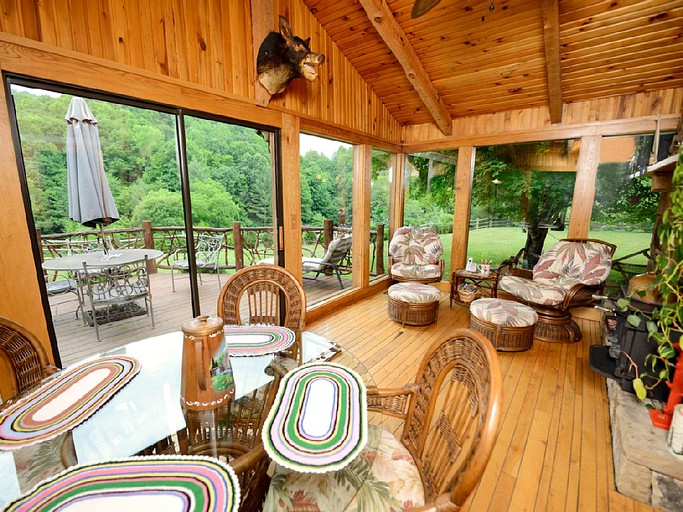 Log Cabins (Sugar Grove, North Carolina, United States)