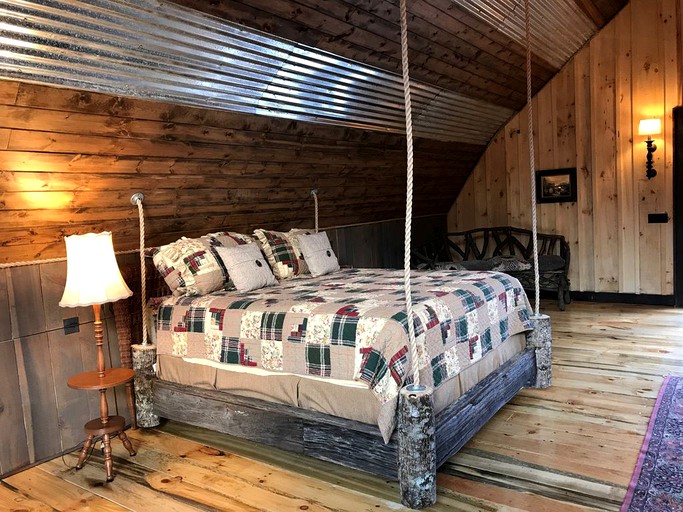 Cabins (Sugar Grove, North Carolina, United States)