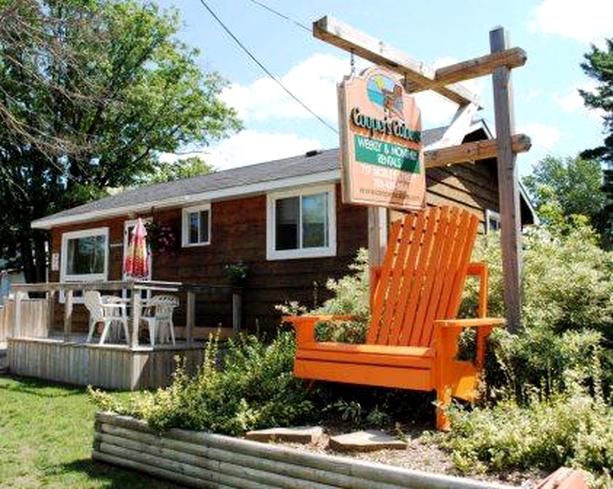 Cabins (Wasaga Beach, Ontario, Canada)