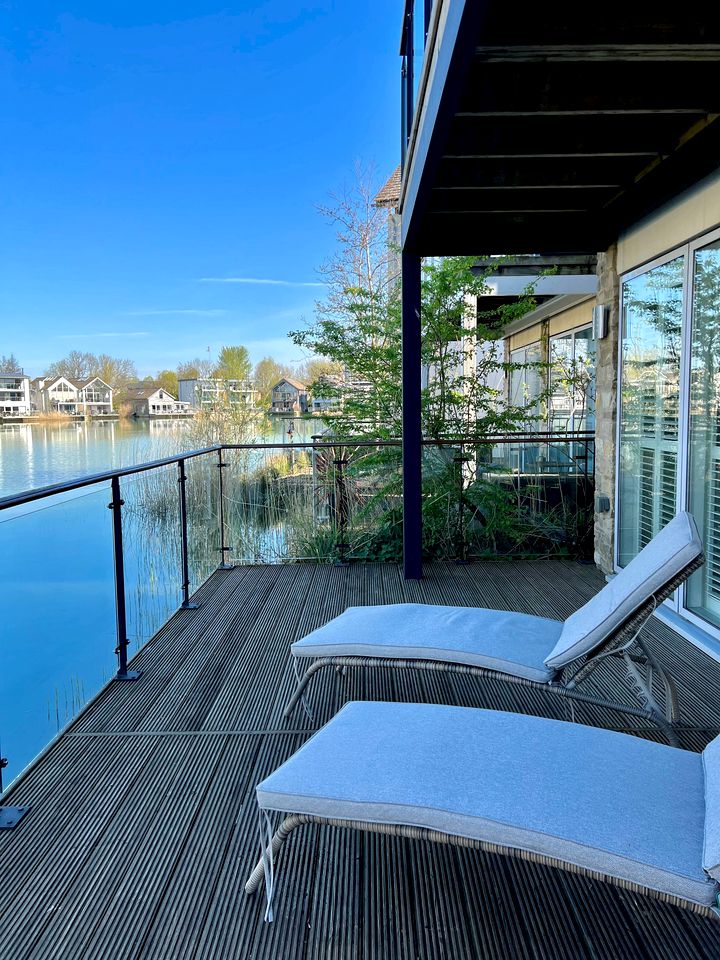 Romantic Lakeside Glamping: Escape to Serenity in this Luxury Cottage in the Cotswolds with Spa Access
