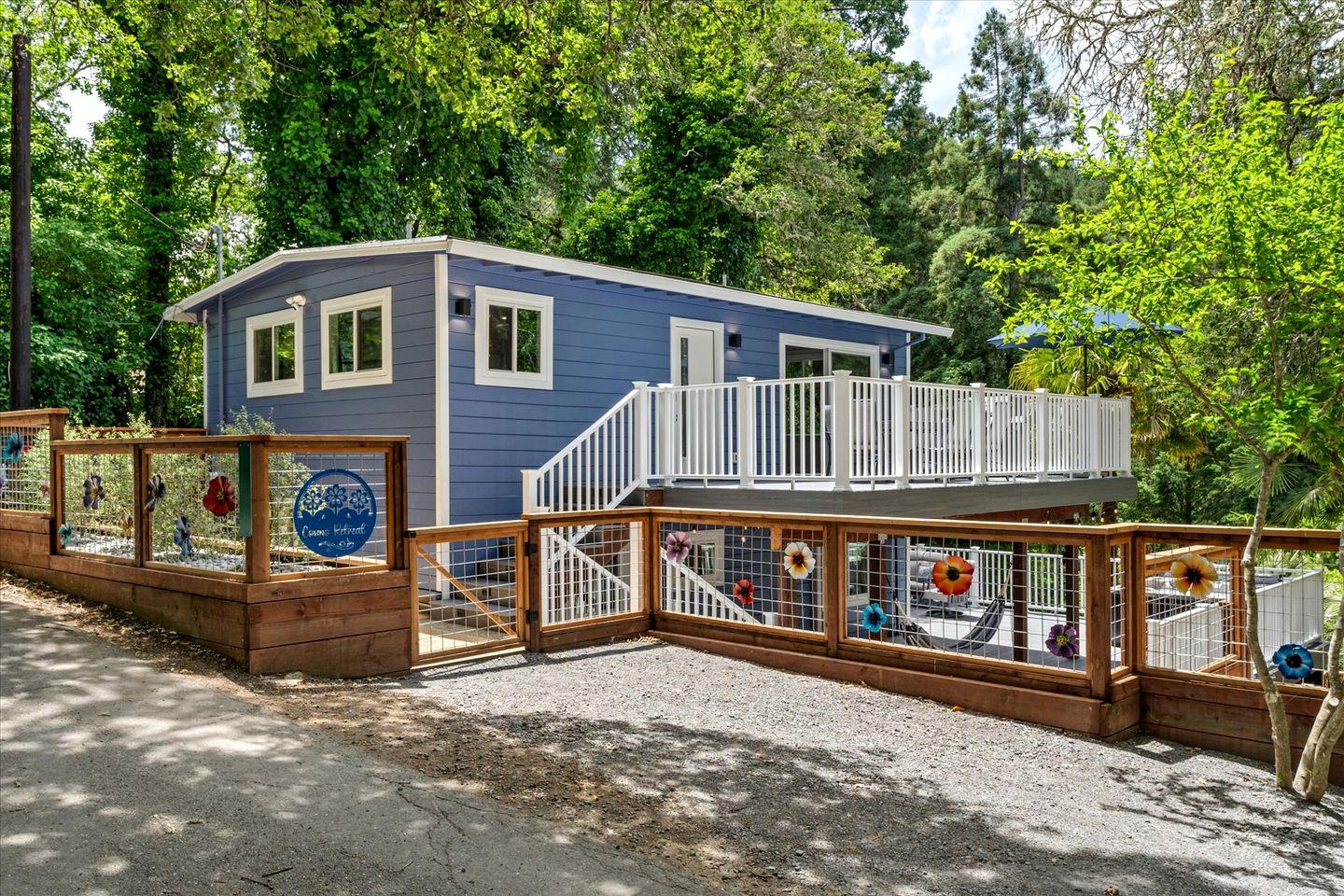 Gorgeous Cabin with Bocce Ball, Hot-tub and Fire Pit in Forestville, California