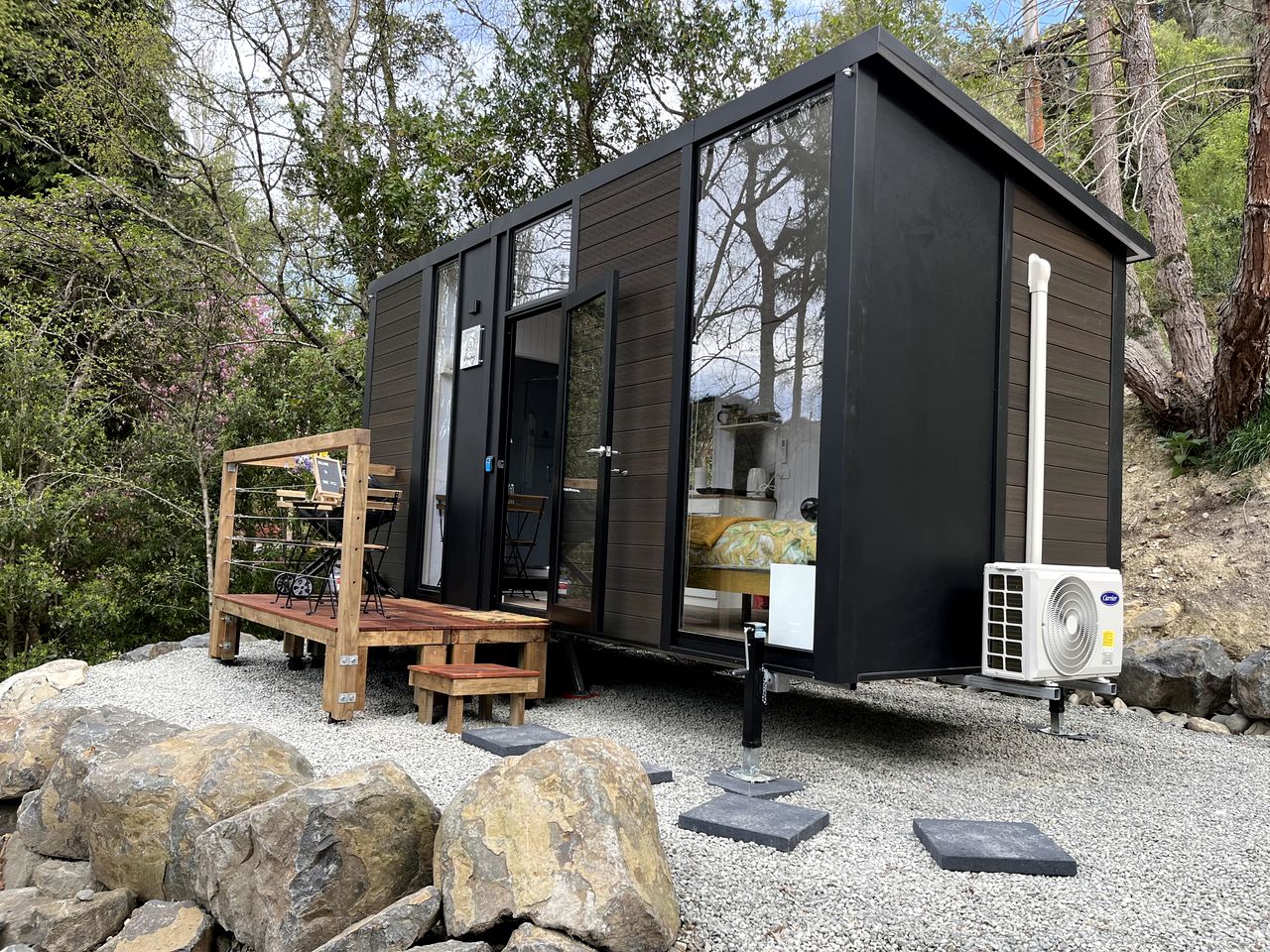 Peaceful Tiny House with Stunning Landscape next to Waianakarua River in South Island, New Zealand