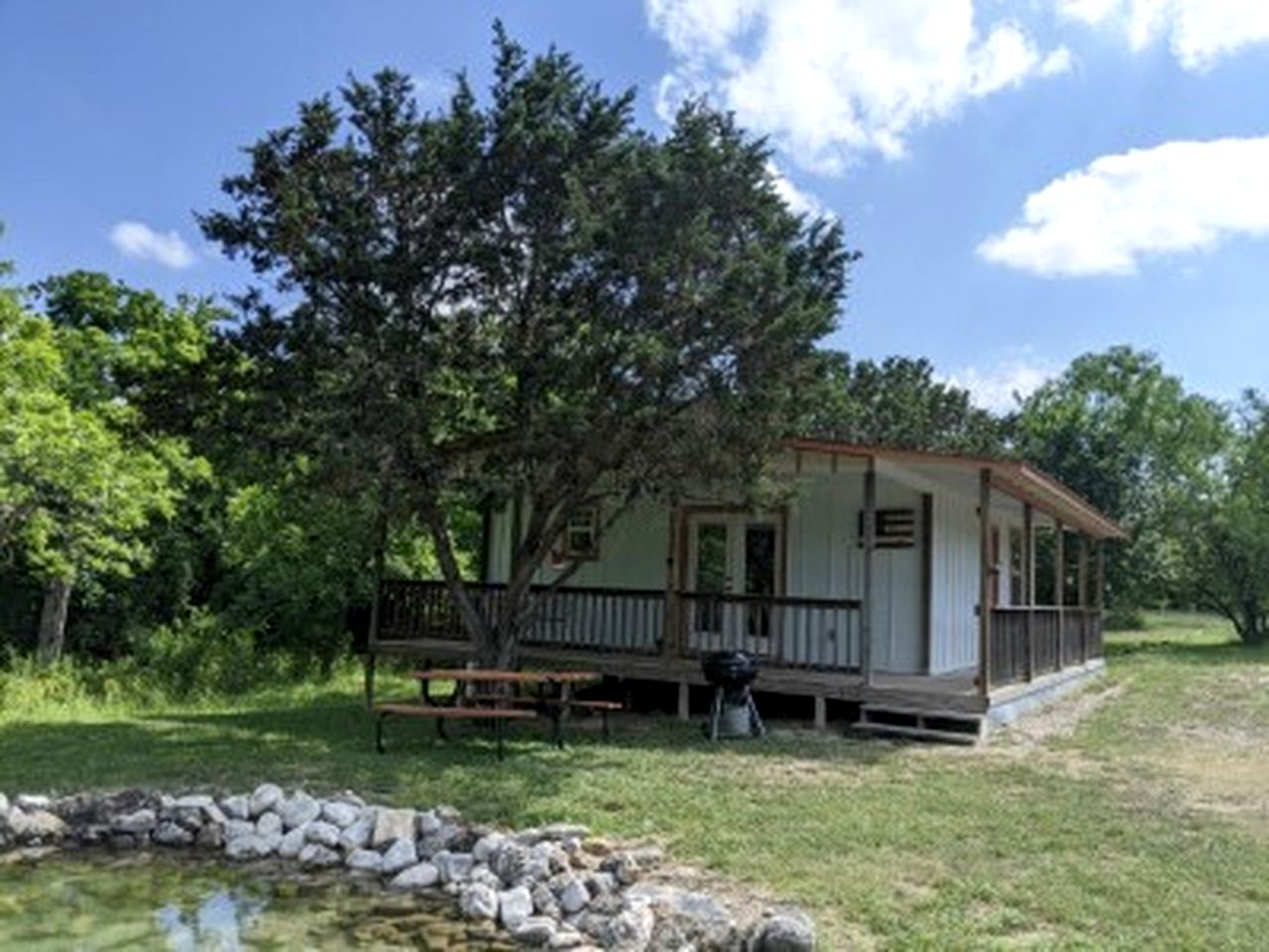 Awesome Riverfront Cottage in Camp Wood, Texas