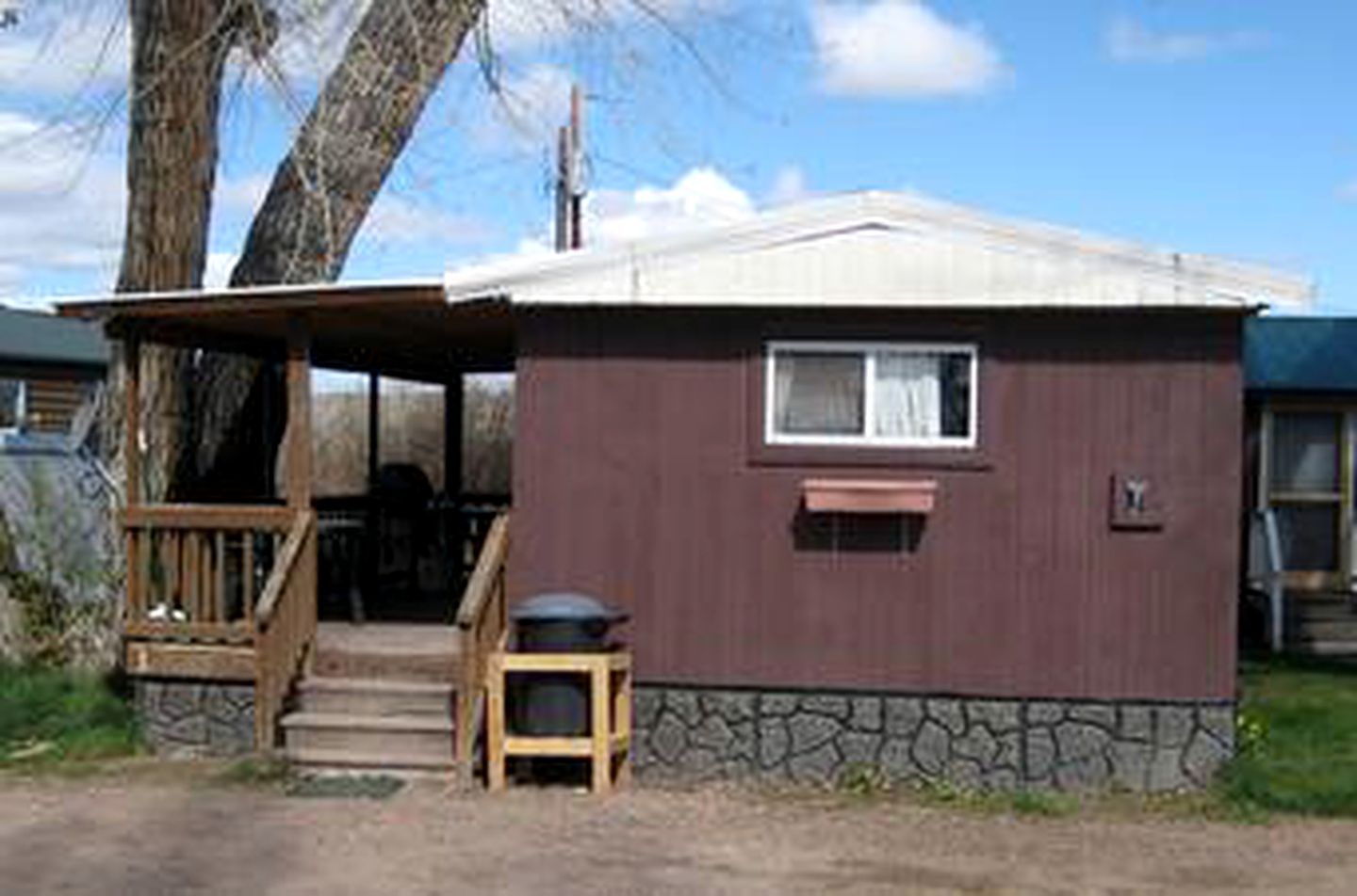 Cabins (Fort smith, Montana, United States)