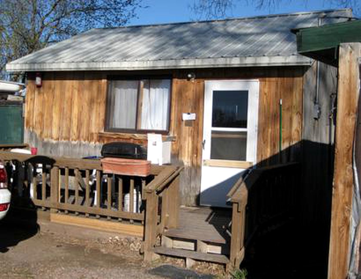 Cabins (Fort smith, Montana, United States)