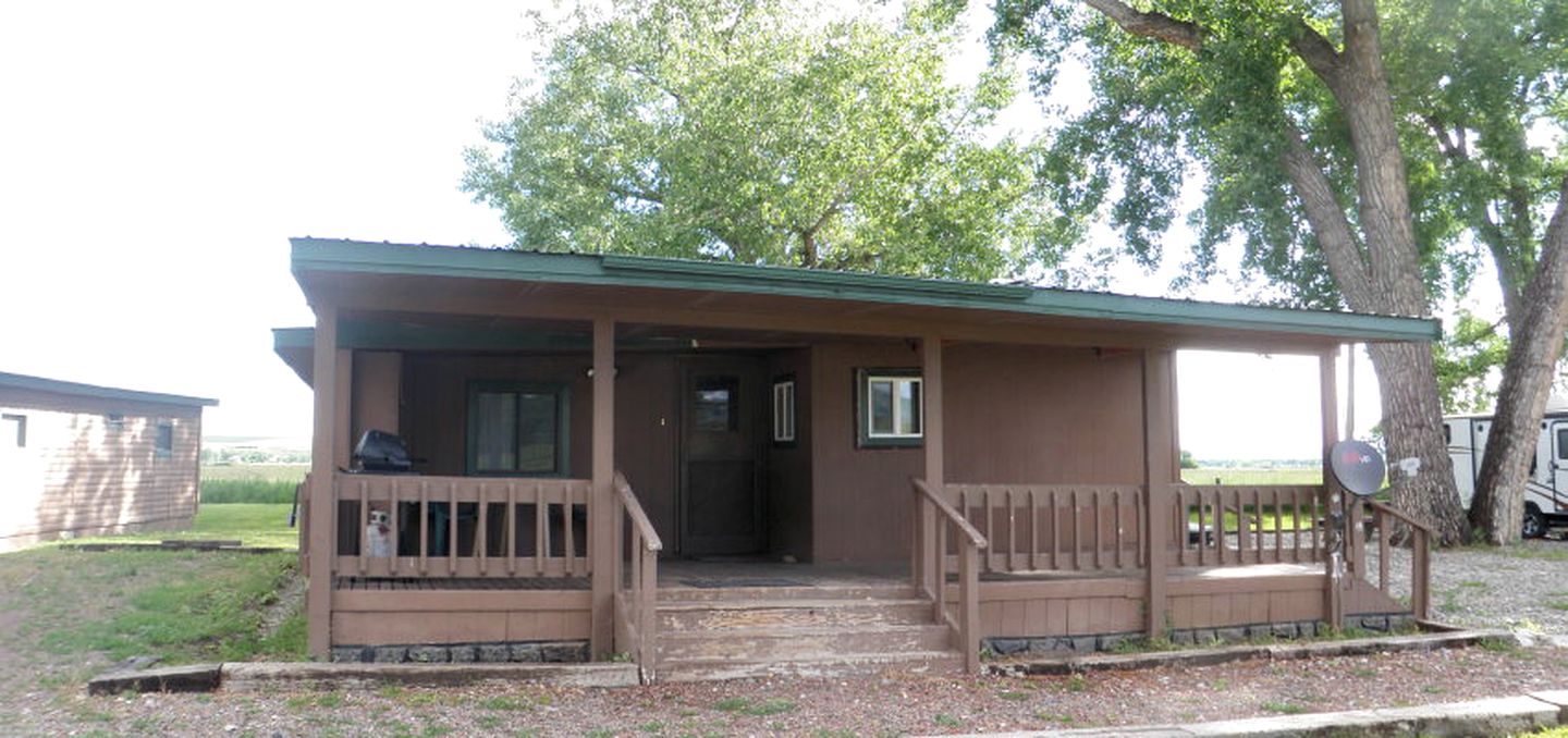 Cabins (Fort smith, Montana, United States)
