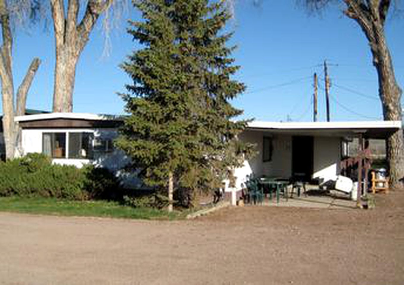 Cabins (Fort smith, Montana, United States)