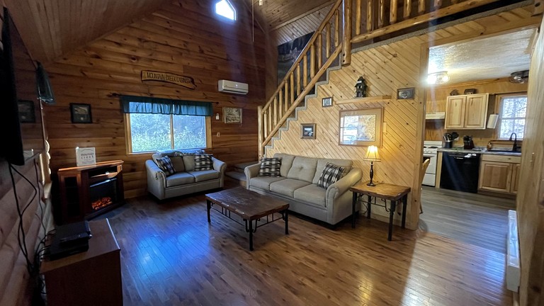 Cabins (United States of America, Bruceton Mills, West Virginia)