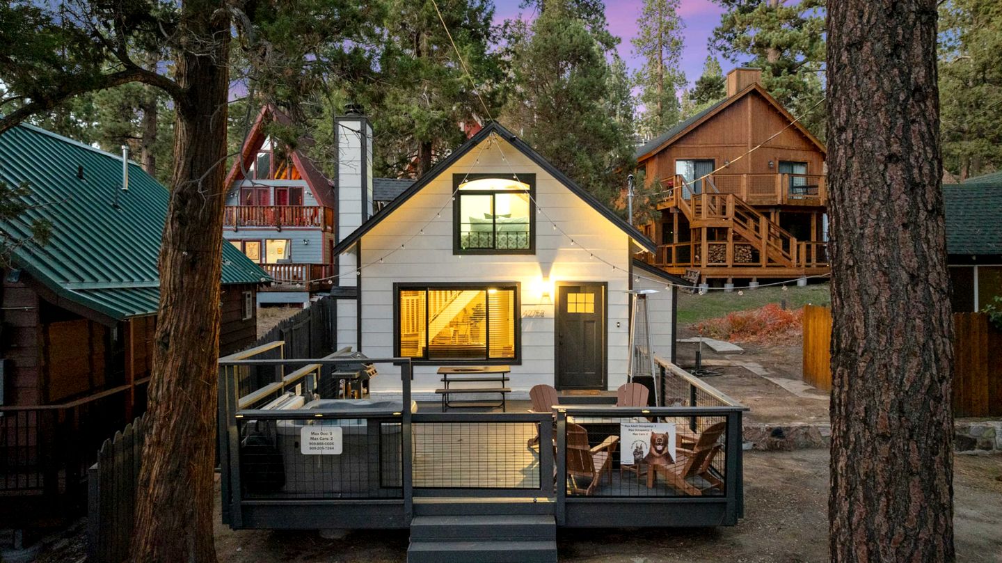 Secluded Mountain Getaway with Fireplace & Adventure Nearby in Big Bear Lake, California