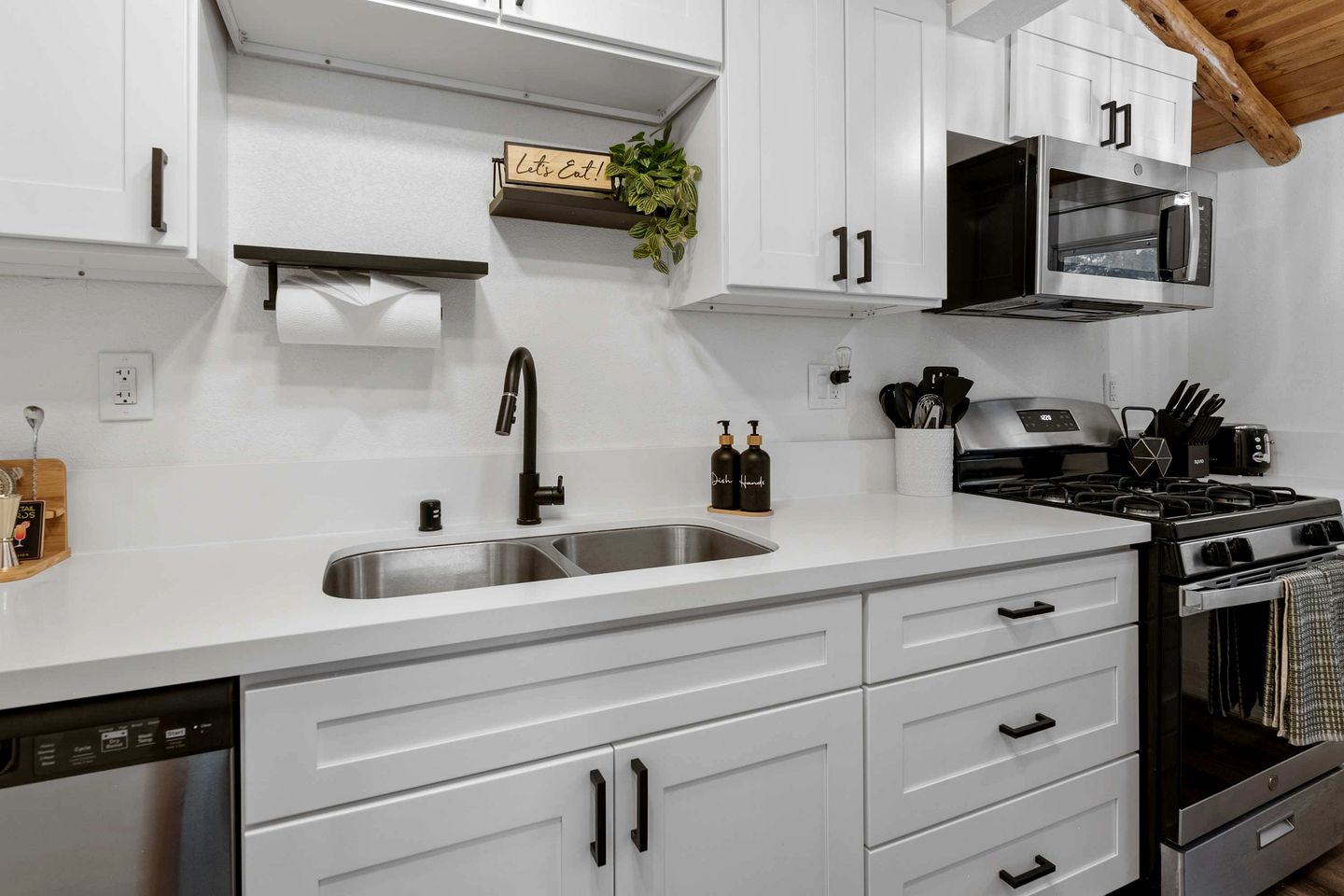 Secluded Mountain Getaway with Fireplace & Adventure Nearby in Big Bear Lake, California