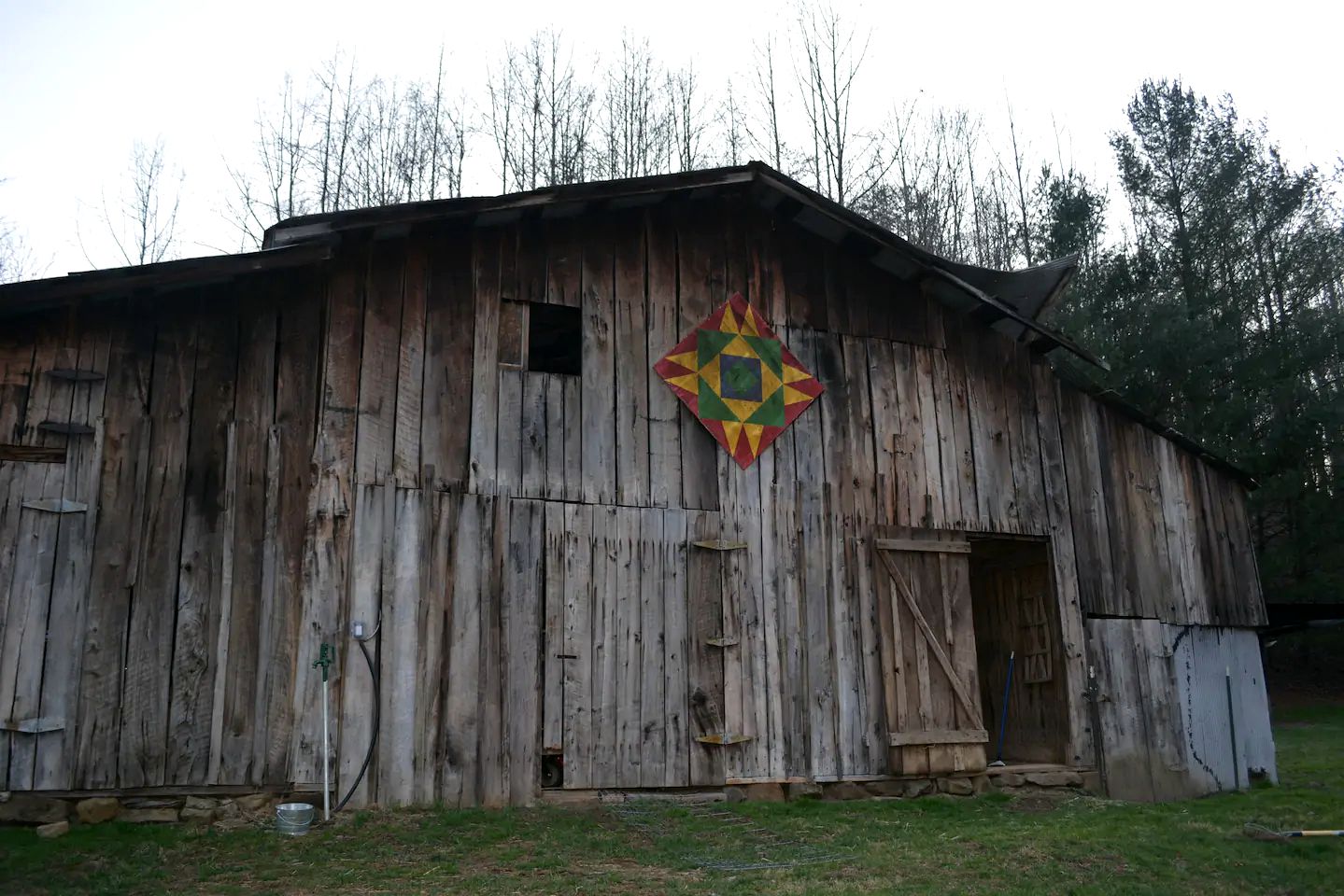 Barns (Clendenin, West Virginia, United States)