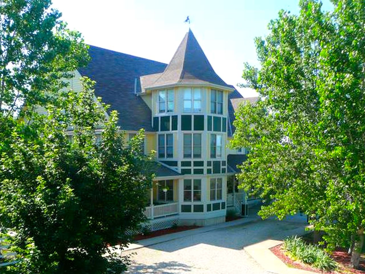 Nature Lodges (Lawrence, Kansas, United States)