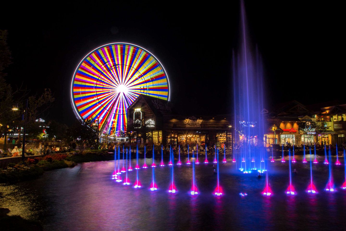 Embrace Nature in this Cosy Cabin with Hot-tub and Fireplace in  Sevierville, Tennessee