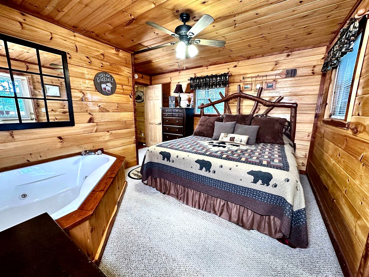 Embrace Nature in this Cosy Cabin with Hot-tub and Fireplace in  Sevierville, Tennessee