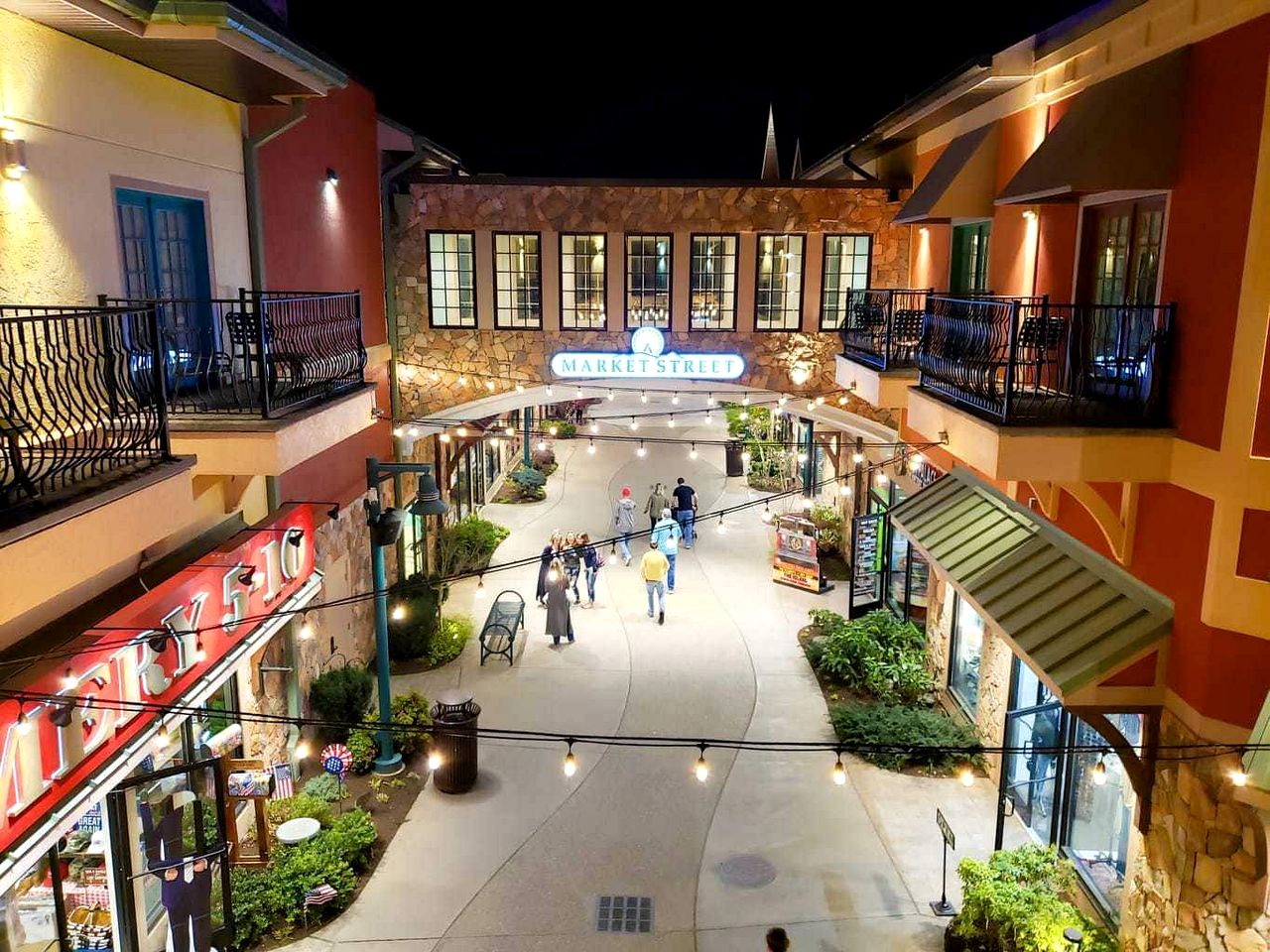 Embrace Nature in this Cosy Cabin with Hot-tub and Fireplace in  Sevierville, Tennessee