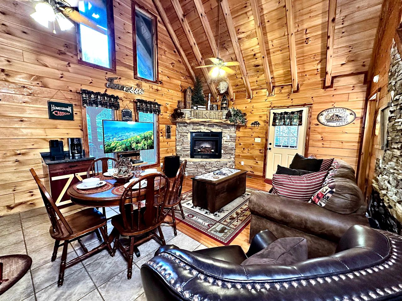 Embrace Nature in this Cosy Cabin with Hot-tub and Fireplace in  Sevierville, Tennessee