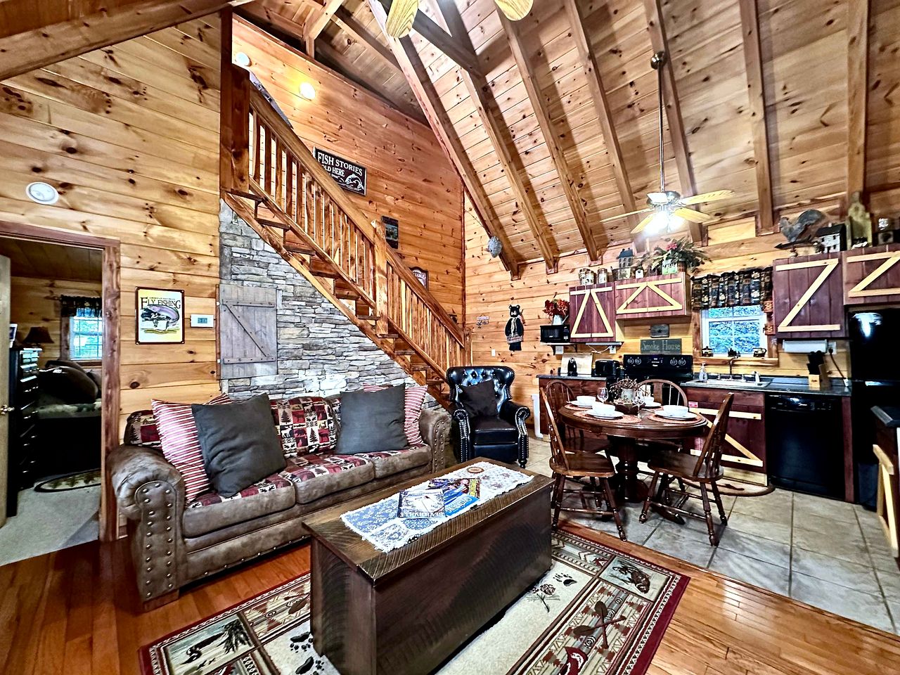 Embrace Nature in this Cosy Cabin with Hot-tub and Fireplace in  Sevierville, Tennessee