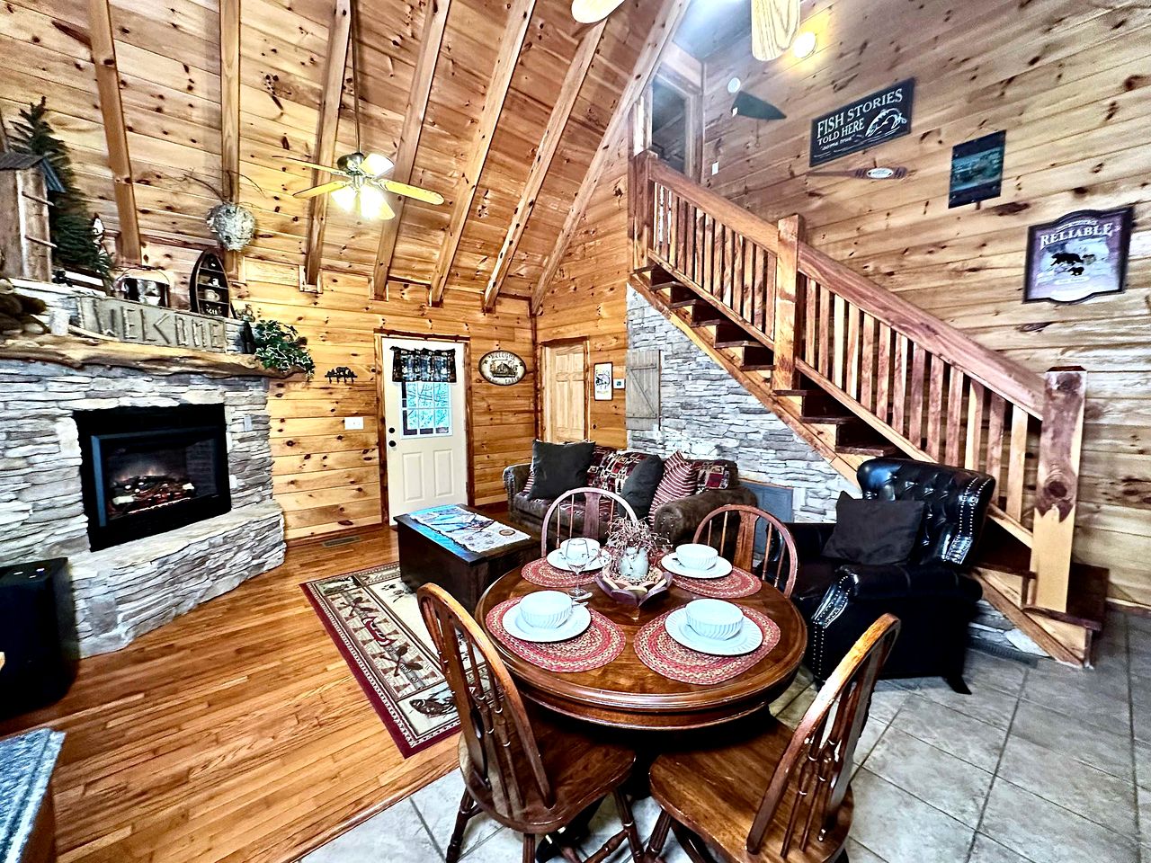 Embrace Nature in this Cosy Cabin with Hot-tub and Fireplace in  Sevierville, Tennessee