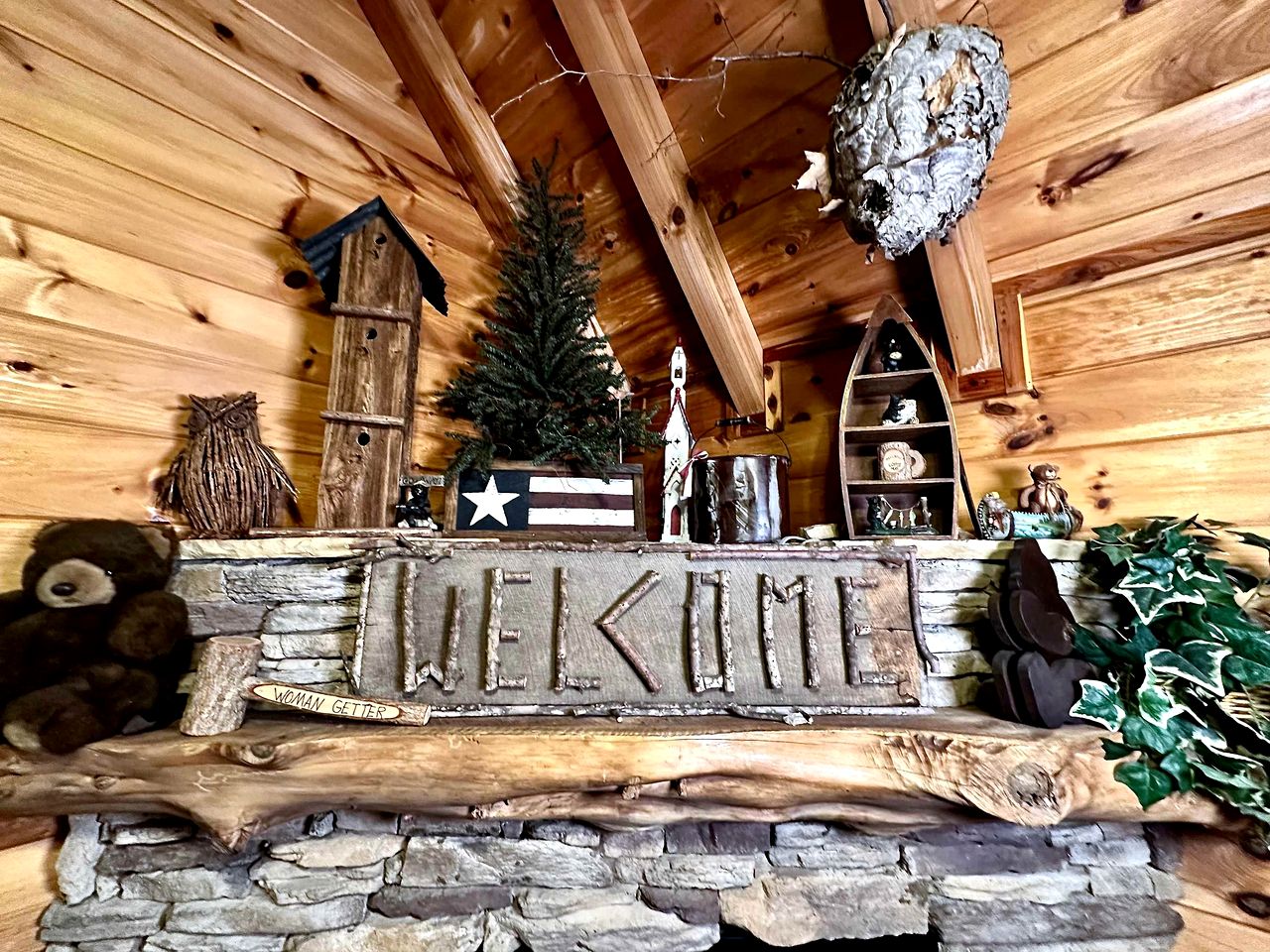 Embrace Nature in this Cosy Cabin with Hot-tub and Fireplace in  Sevierville, Tennessee