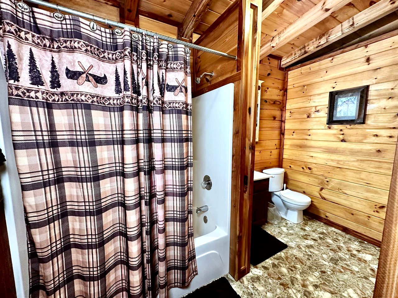 Embrace Nature in this Cosy Cabin with Hot-tub and Fireplace in  Sevierville, Tennessee