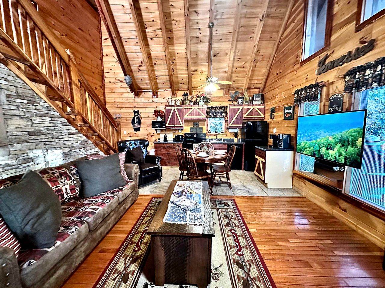 Embrace Nature in this Cosy Cabin with Hot-tub and Fireplace in  Sevierville, Tennessee