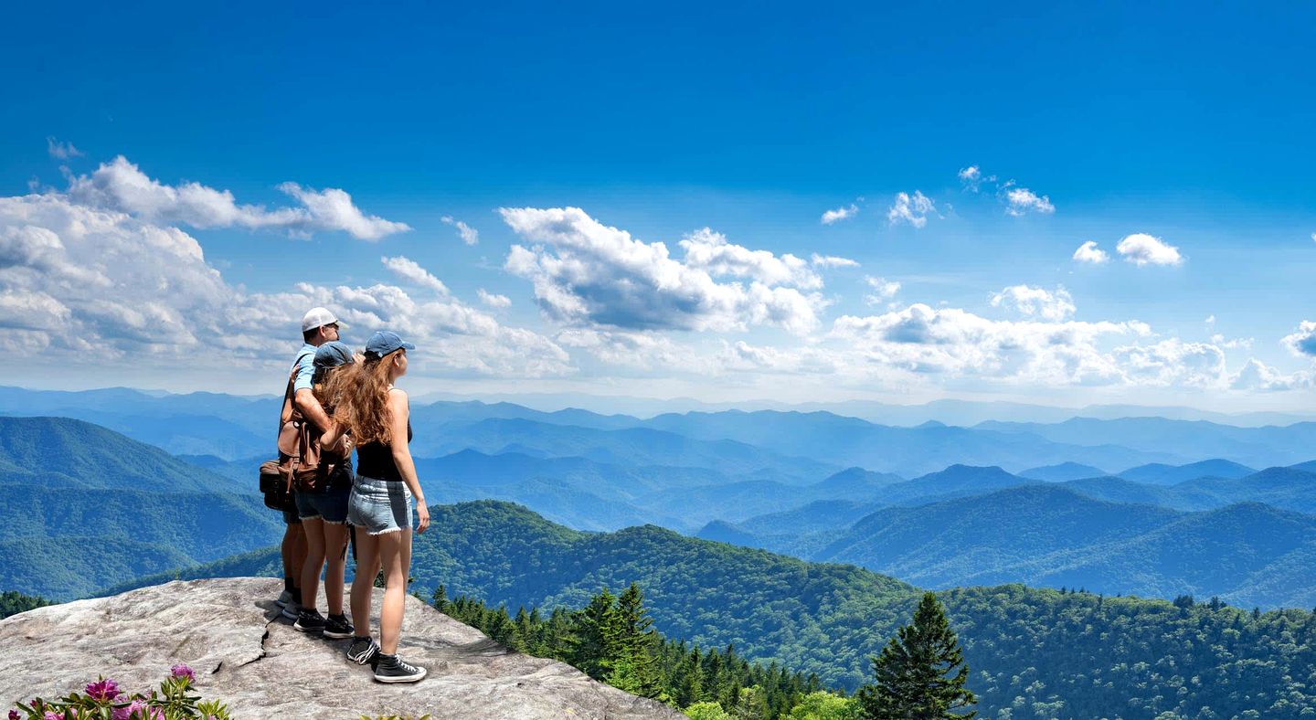 Embrace Nature in this Cosy Cabin with Hot-tub and Fireplace in  Sevierville, Tennessee