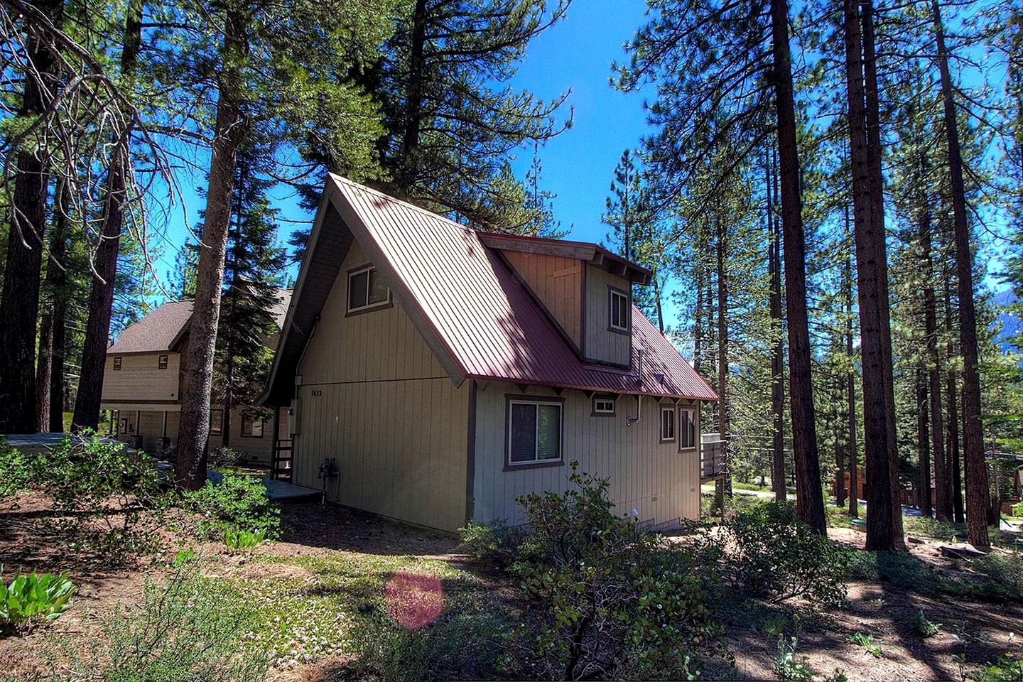 Cozy Mountain Cabin Perfect for Families and Hiking Trails in South Lake Tahoe, California