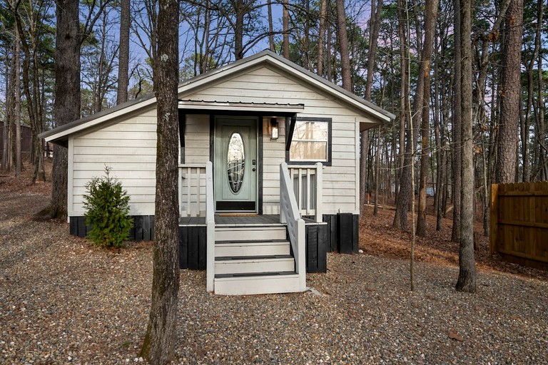 Cozy Cabin with Additional Studio Mini-Cabin in Broken Bow, Oklahoma