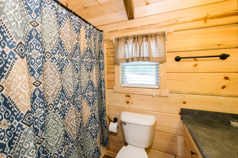 Log Cabins (Mill Spring, North Carolina, United States)