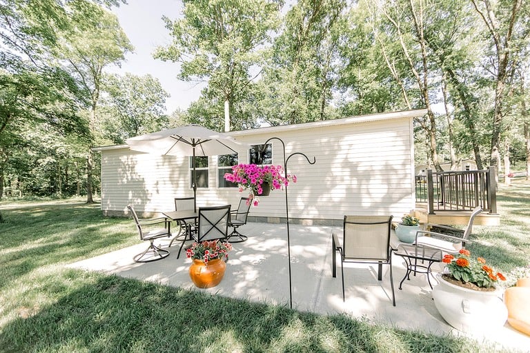Cabins (United States of America, Canaan Township, Missouri)