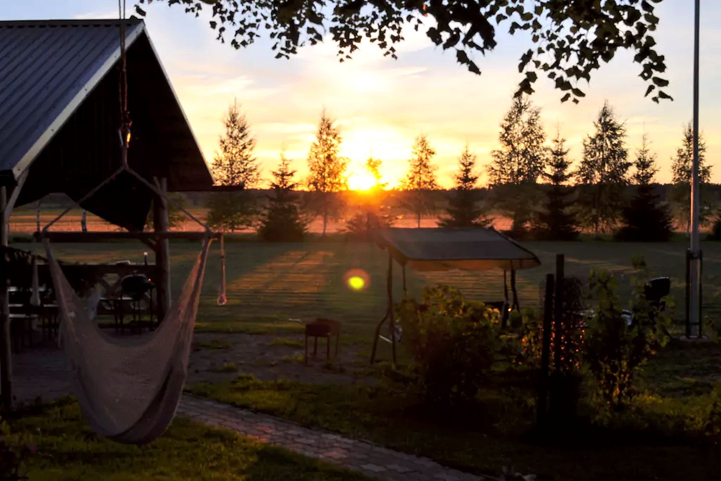 Lovely Glamping Cabin with Gorgeous Meadow Views in Estonia