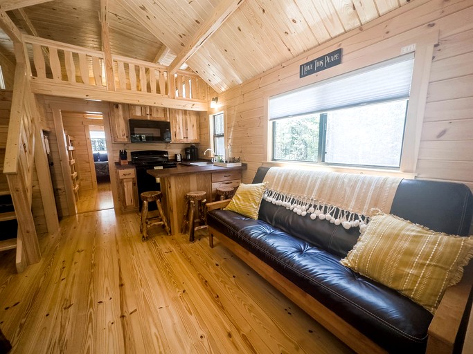 Cabins (United Staes of America, Steuben, Maine)