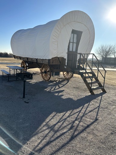 Caravans (United States of America, Moore, Oklahoma)