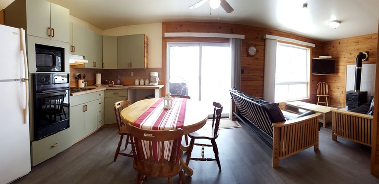 Cottages (Algonquin Park, Ontario, Canada)