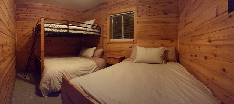 Cottages (Algonquin Park, Ontario, Canada)
