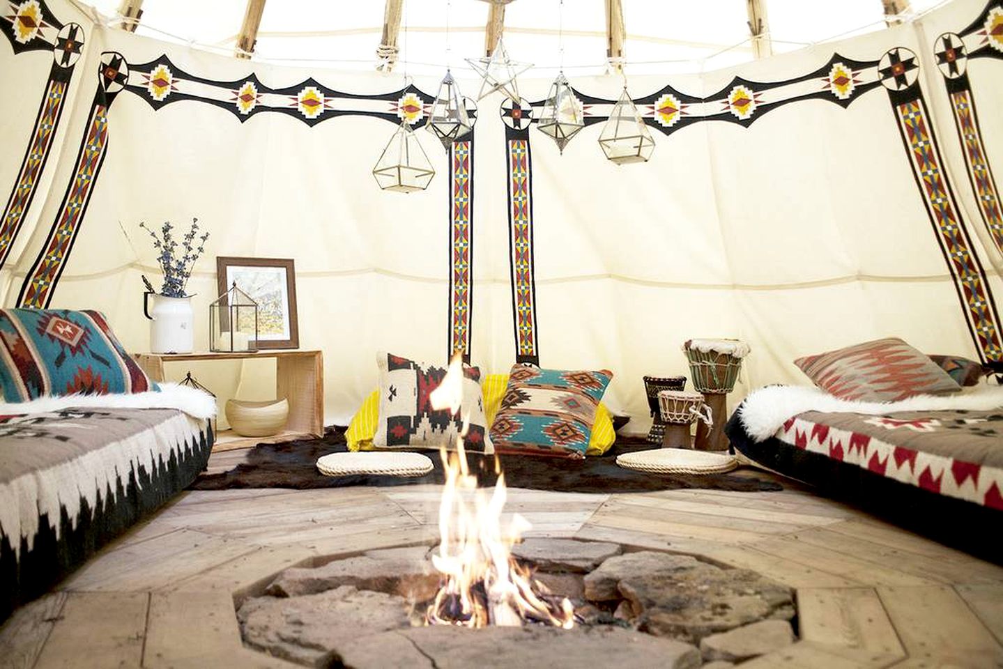Tipis (Roxbury, New York, United States)