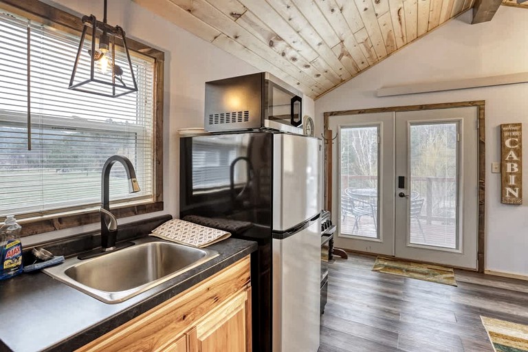 Vibrant Creekside Cabin Haven near Battle Creek River in South Dakota