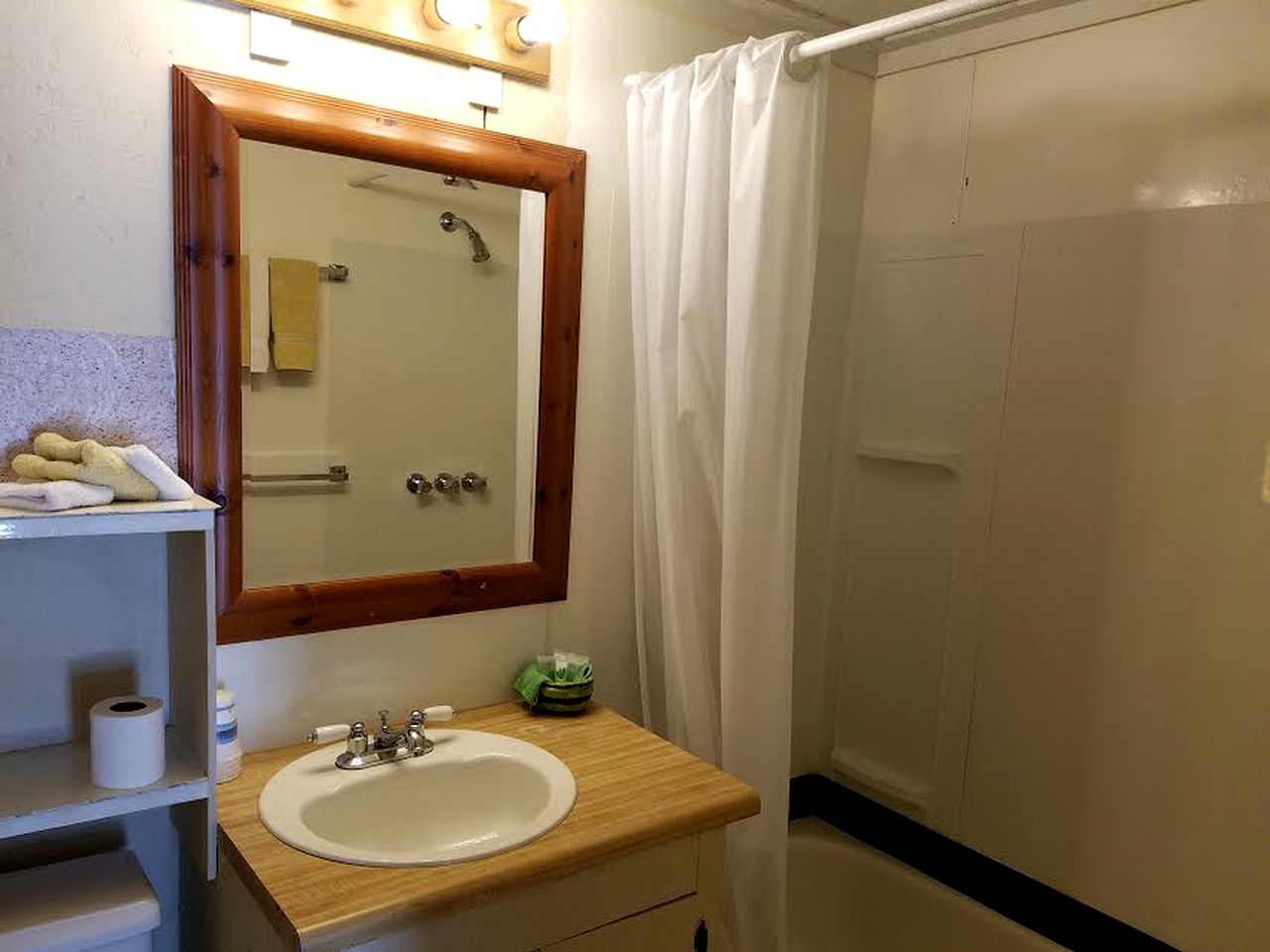 Cabins (Cooke City, Montana, United States)