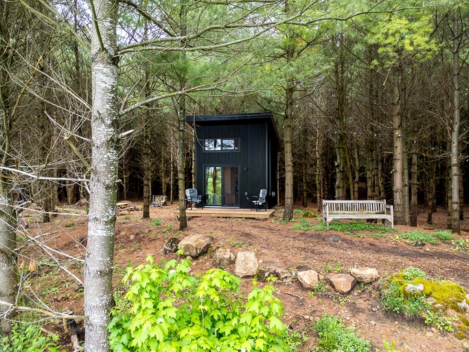 Tiny Houses (Canada, Chatsworth, Ontario)