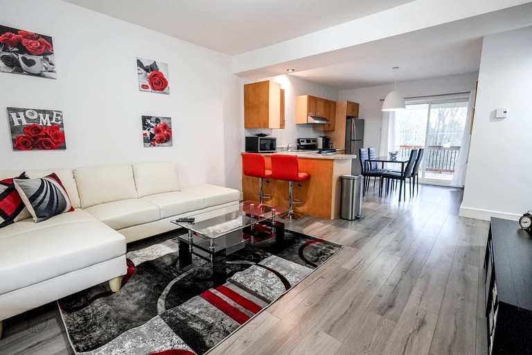 Vacation Rentals (Canada, Lac des Plages, Quebec)